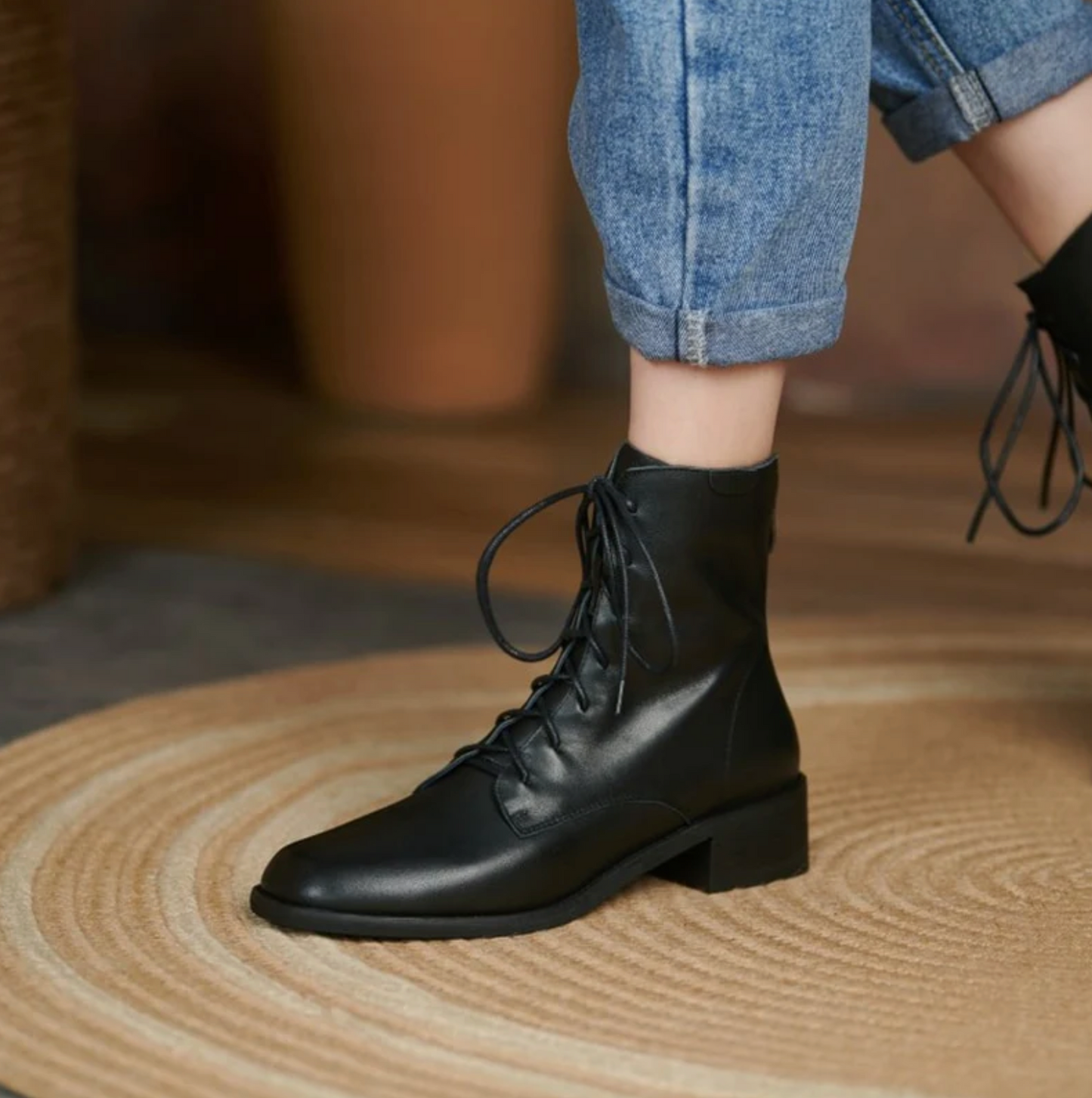 Bota Feminina Cano Curto de Couro com Zíper Brigitte - Loja Vitrine Prime