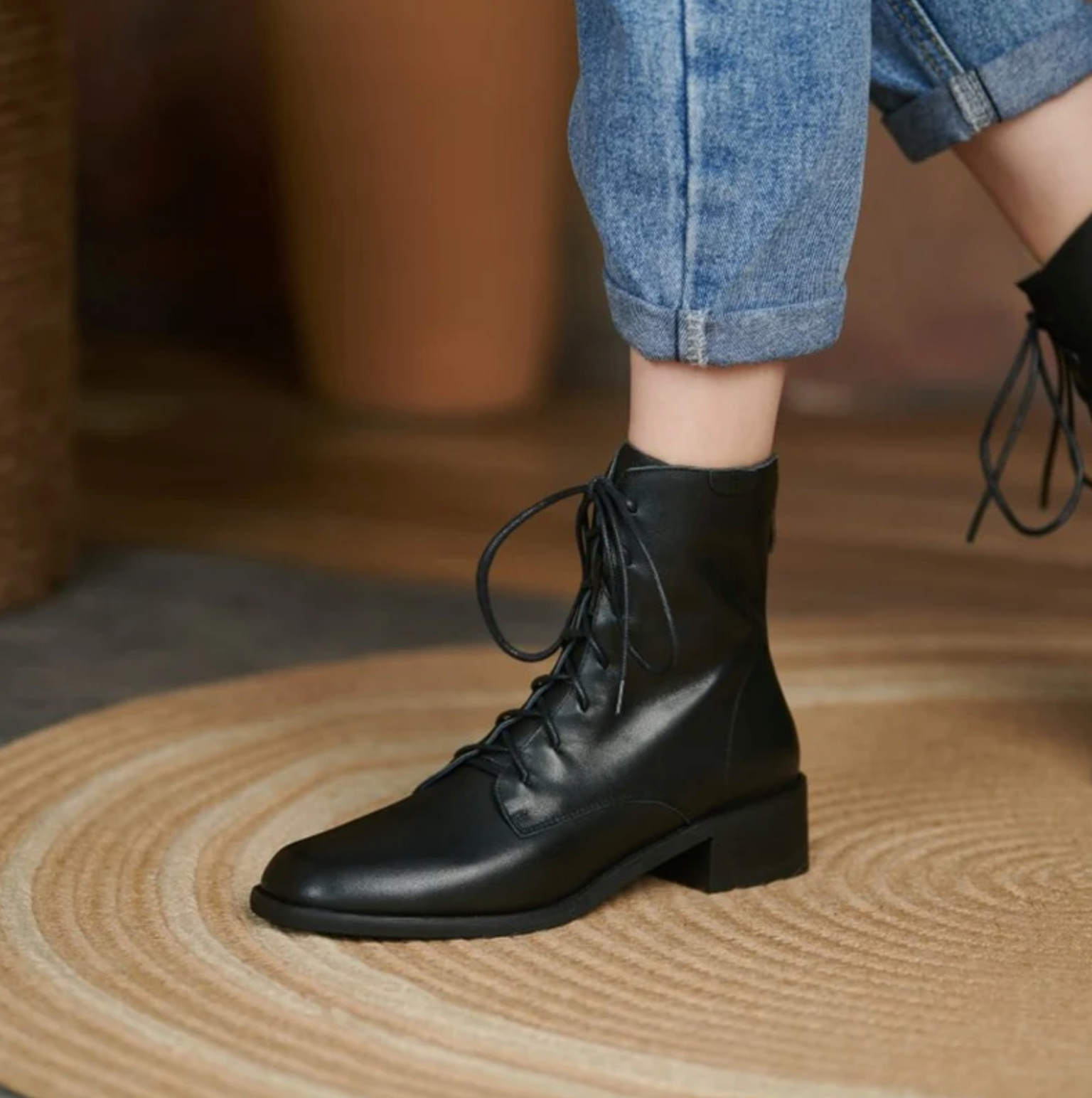 Bota Feminina Cano Curto de Couro com Zíper Brigitte - Loja Vitrine Prime