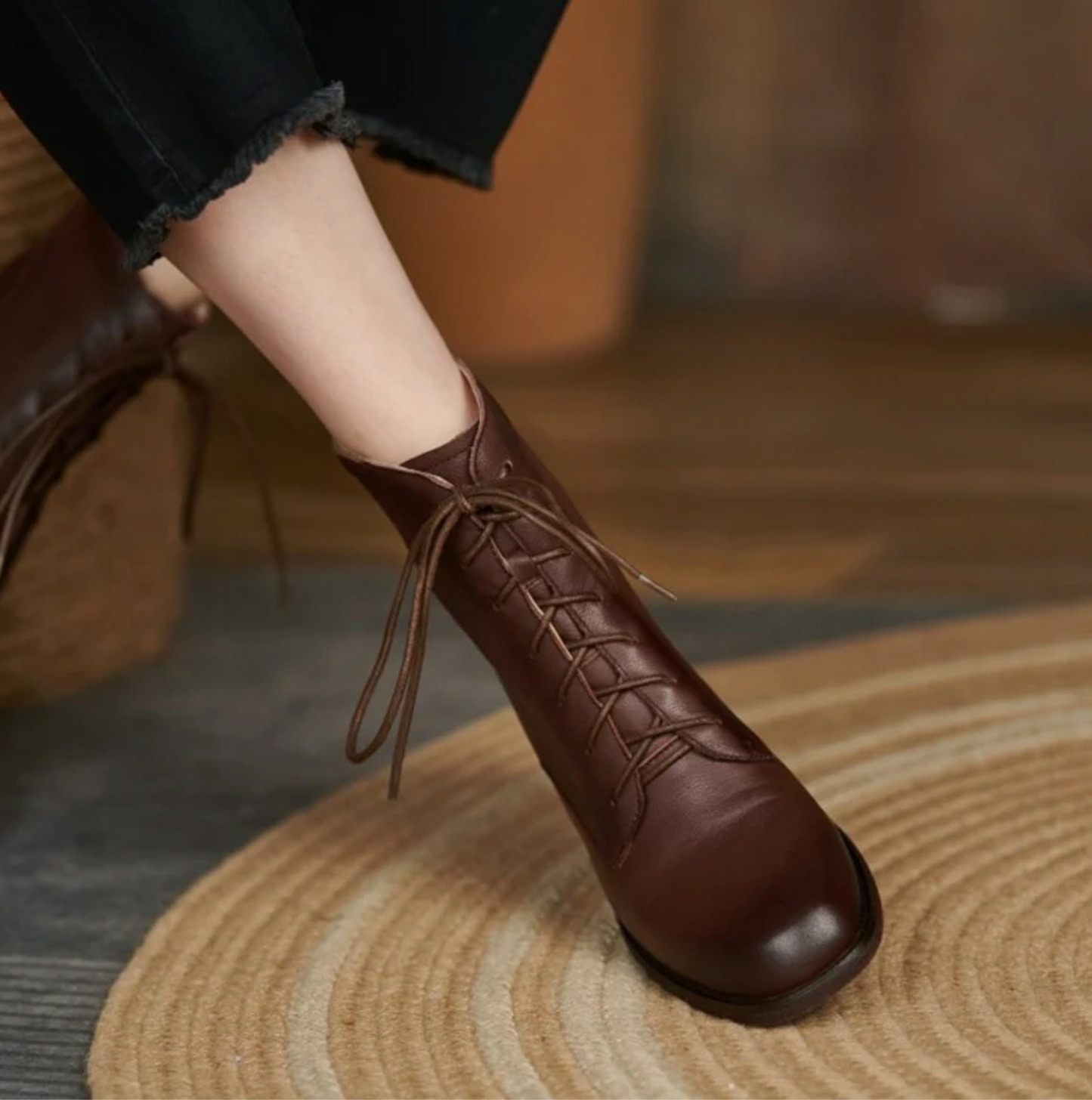 Bota Feminina Cano Curto de Couro com Zíper Brigitte - Loja Vitrine Prime