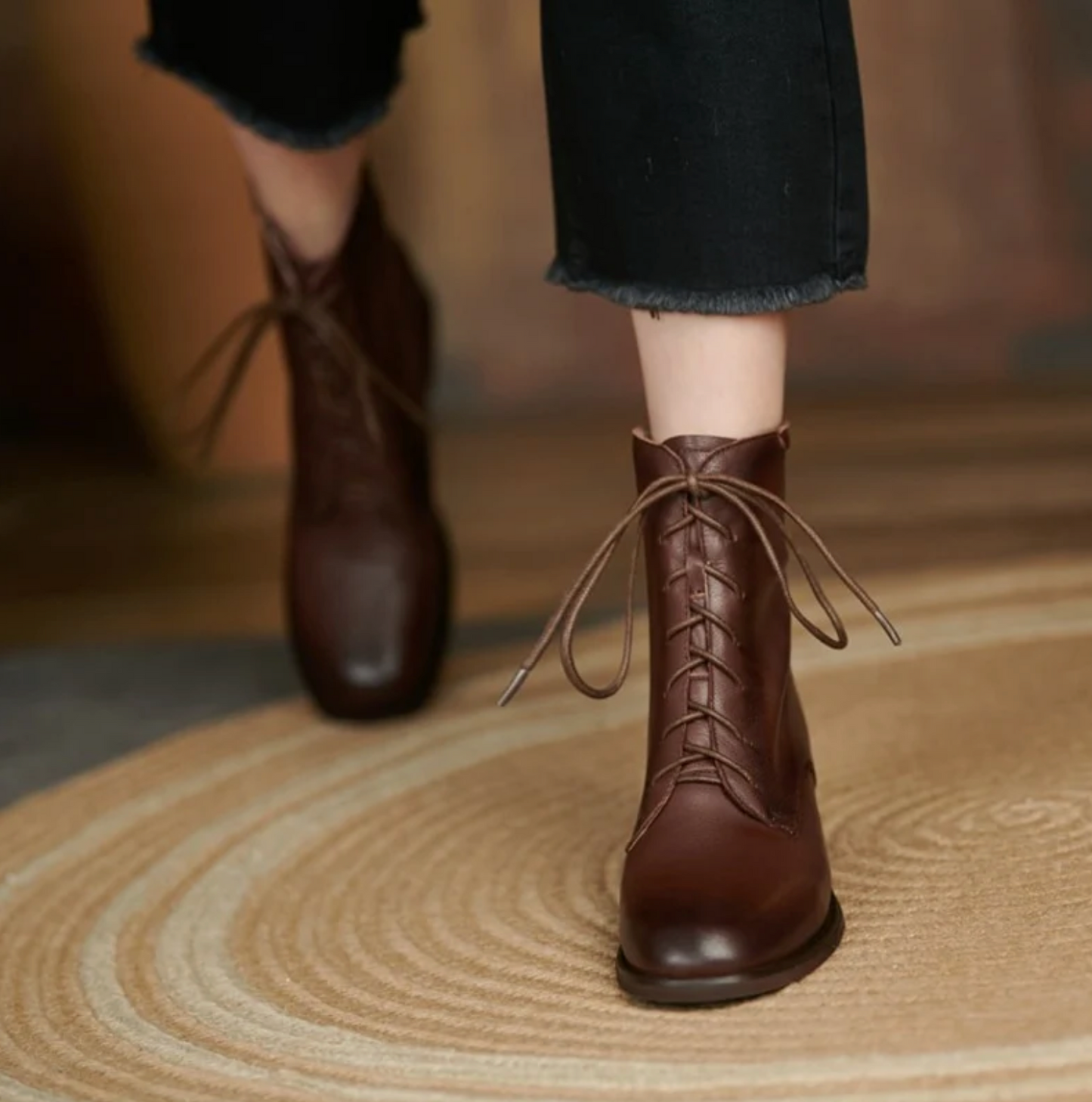 Bota Feminina Cano Curto de Couro com Zíper Brigitte - Loja Vitrine Prime