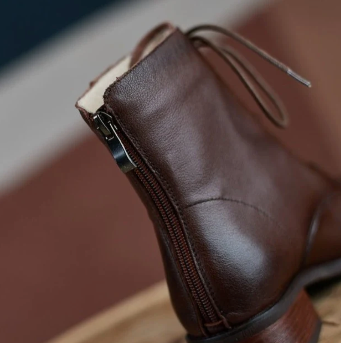 Bota Feminina Cano Curto de Couro com Zíper Brigitte - Loja Vitrine Prime