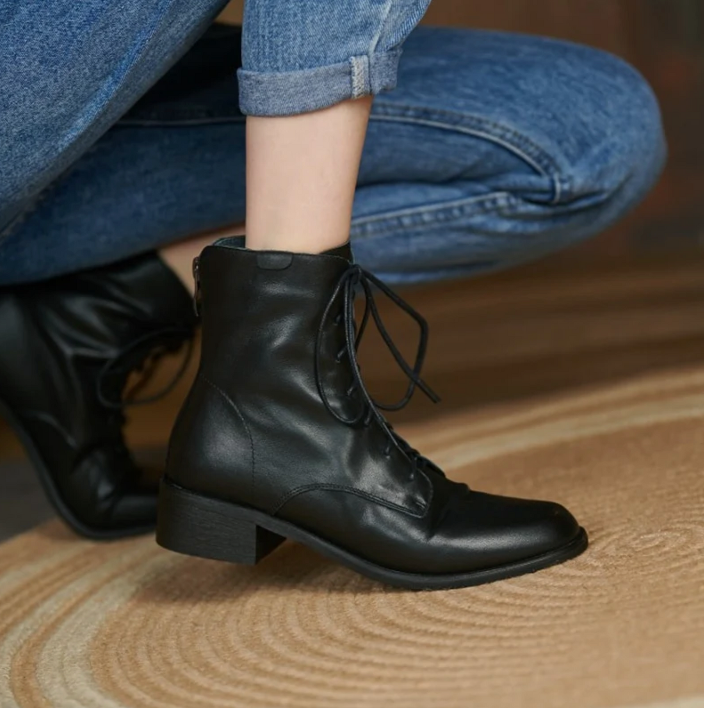 Bota Feminina Cano Curto de Couro com Zíper Brigitte - Loja Vitrine Prime