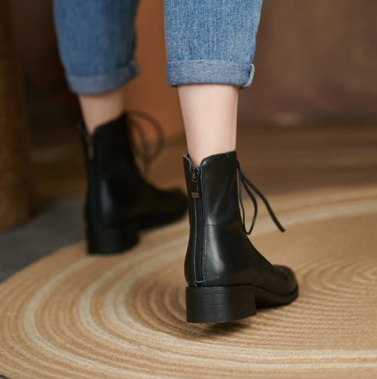 Bota Feminina Cano Curto de Couro com Zíper Brigitte - Loja Vitrine Prime