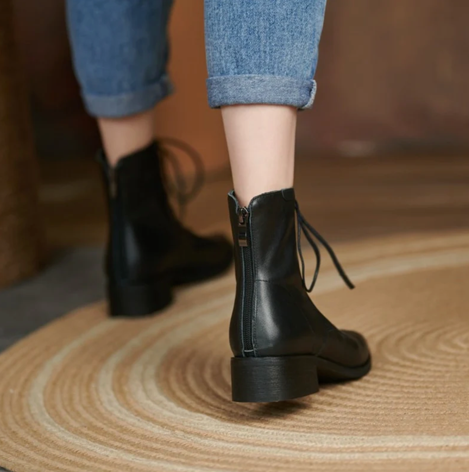 Bota Feminina Cano Curto de Couro com Zíper Brigitte - Loja Vitrine Prime