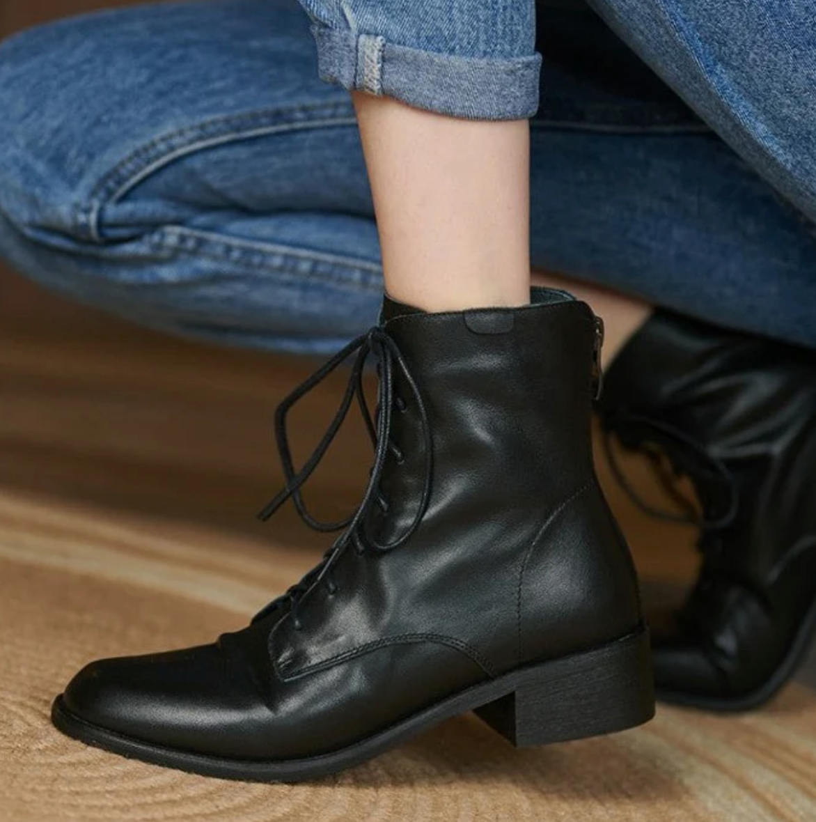Bota Feminina Cano Curto de Couro com Zíper Brigitte - Loja Vitrine Prime